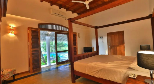Люкс с видом на бассейн Amara Villa