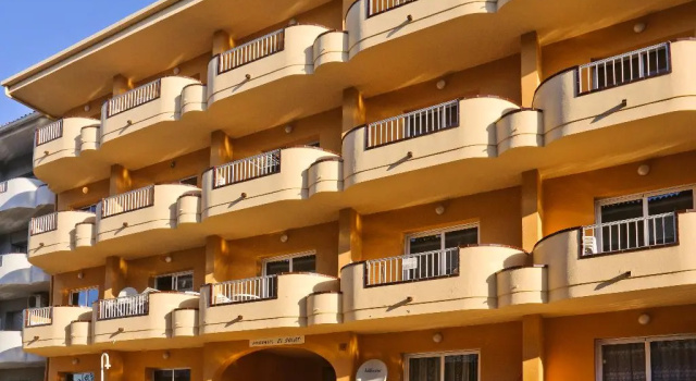 Apartaments Garrotxa, Varaa Hotelli Torroella de Montgrí Baix Empordà