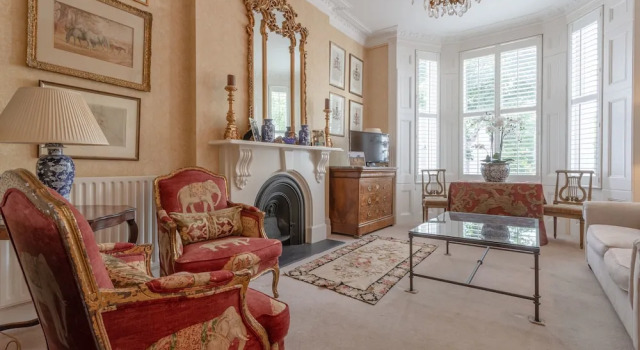 Elegant Apartment in Central Kensington