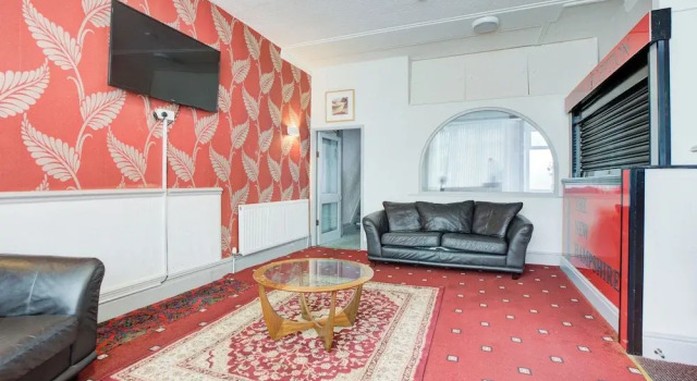 Апартаменты Classic The Sandringham Court Hotel and Apartment