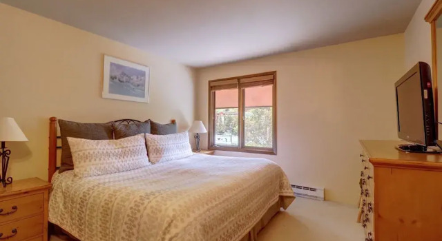 Ten Mile Haus A-6 2br 2ba 2 Bedroom Condo, Забронировать Апартаменты/квартира Отели Коппер-Маунтин с парковкой, Парковка
