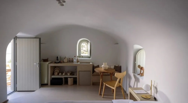 Oia Treasures Art Suites