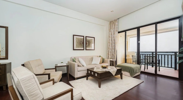 Luxury StayCation - Exquisite 1BR with Stunning Views on Palm Jumeirah