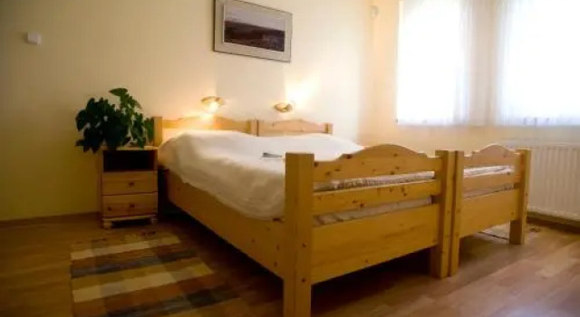 Marianna Apartmanház, Book Hotel Hoteller i Western Transdanubia med parkering, Parkering