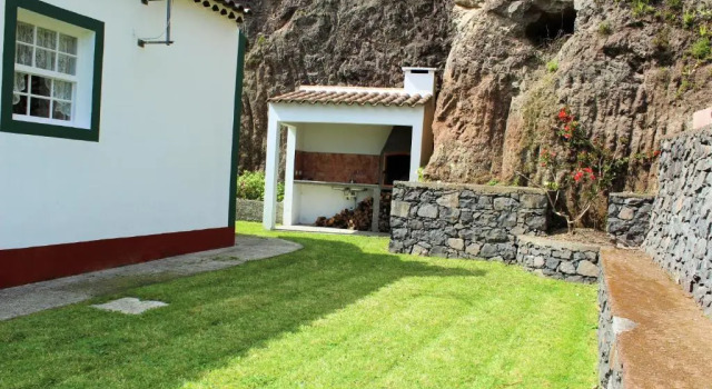 Casa da Avó - Turismo Rural, Book Lejlighed Hoteller i Santa Maria (Azores) med parkering, Parkering