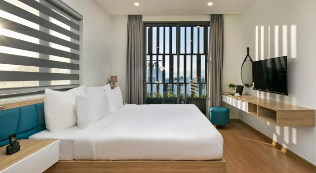 Студия с балконом Dolphin Hotel and Apartment