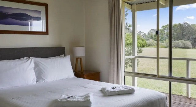Семейный коттедж с балконом Mystery Bay Cottages