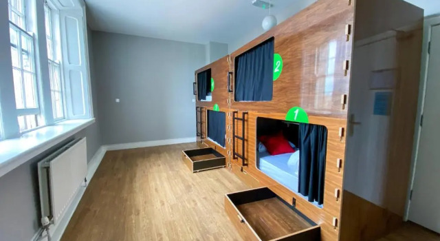 Кровать в общем номере (мужской номер) Leevin Stay Hostel