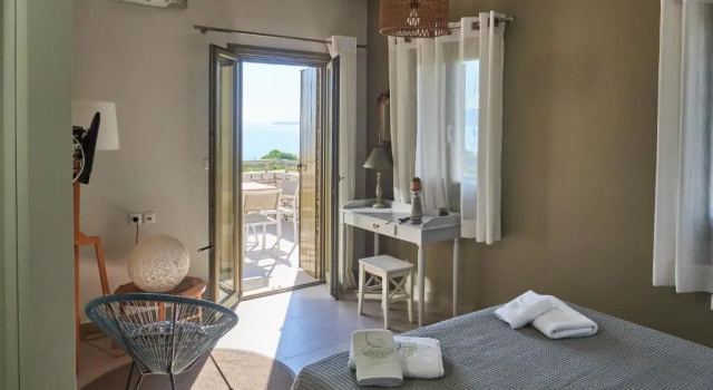Двухместный номер Deluxe с балконом Callisto Seaside Homes & Suites