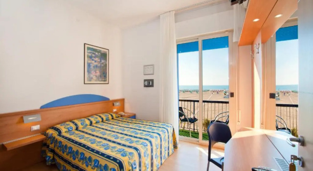 Двухместный номер Standard с балконом и seafront Hotel Riviera