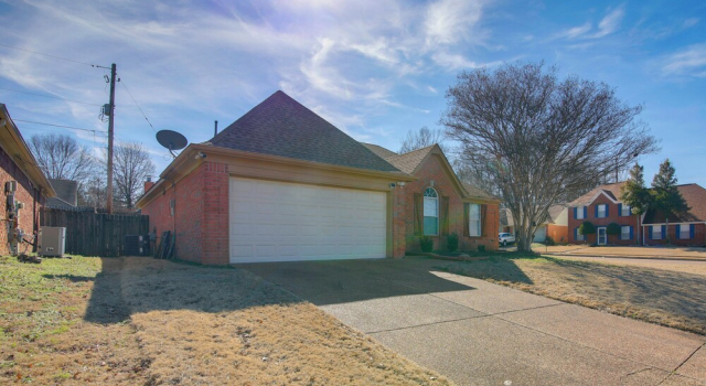 Walk to the Greenline: Sleek Cordova Home w/ Patio, Rezerwuj Dom wakacyjny Domki letniskowe w Tennessee, Domek