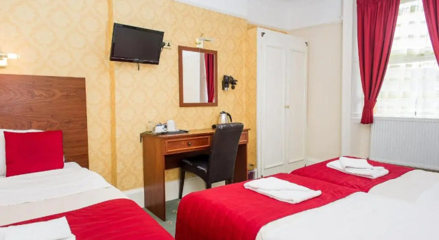 Четырёхместный номер Standard Avonmore Hotel
