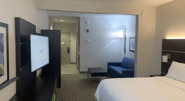 Двухместный люкс Holiday Inn Express Hotel & Suites Greenville by IHG