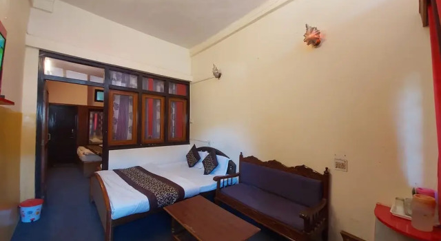 Семейный номер Standard с видом на озеро Goroomgo Lake View Mall Road Nainital
