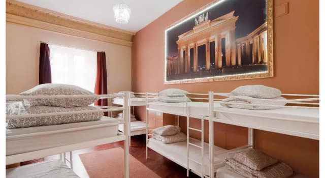 Кровать в общем номере One World Hostel