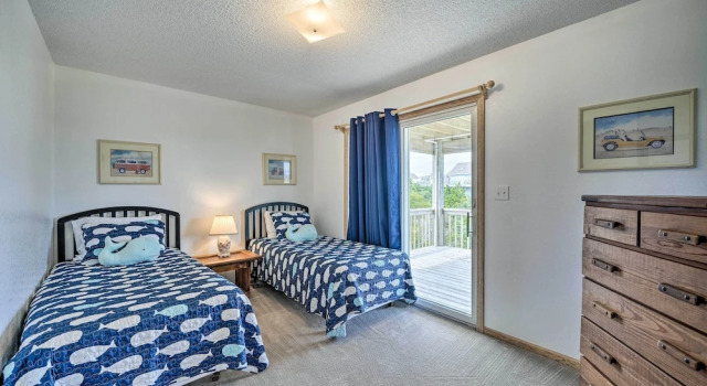 Avon Home on the Channel w/ Deck & Views!, Забронировать Дом для отпуска Эйвон Cape Hatteras, рядом с Studio 12