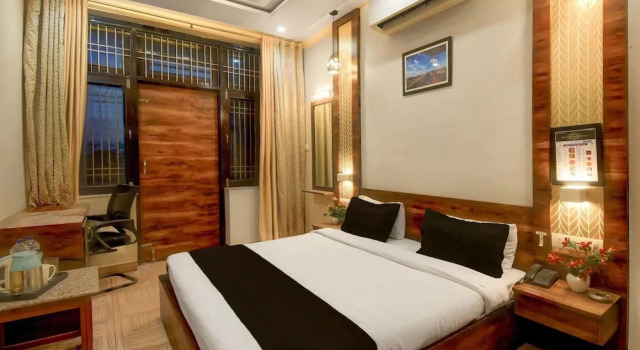 Deluxeaishwarya Inn