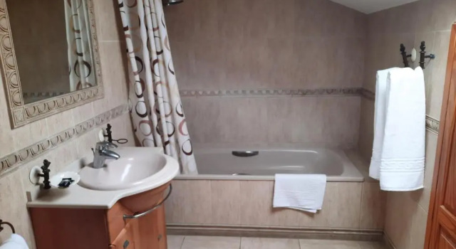 Castle Harbour 14 - Two Bed privately owned accommodation in Los Cristianos, Prenota Hotel Hotel a Tenerife con piscina, Piscina
