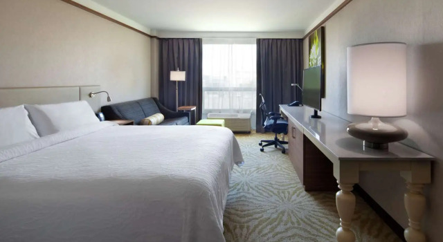 Двухместный номер Deluxe Hilton Garden Inn Montreal Airport
