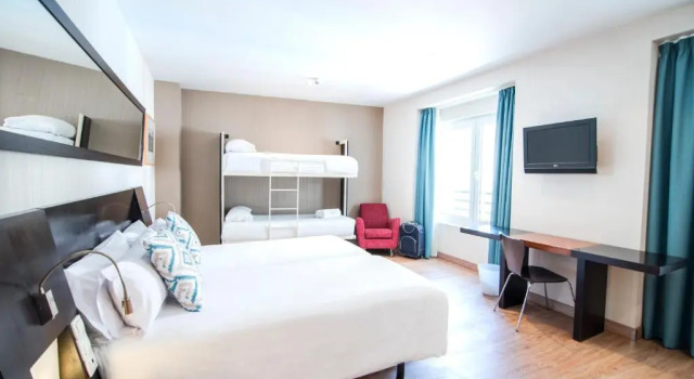 Пятиместный номер Standard Petit Palace Plaza de la Reina