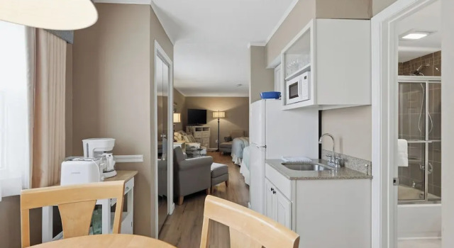 Студия Deluxe Pier 7 Condominiums