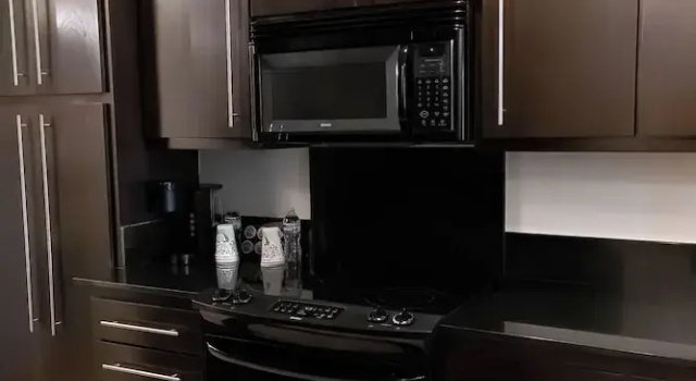 Люкс с 2 комнатами с балконом Carriage House Hotel
