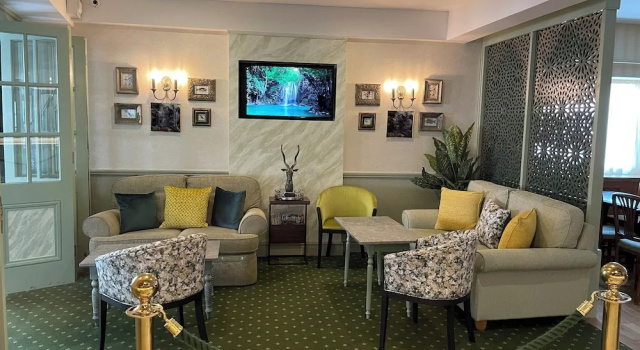 Falcon Hotel