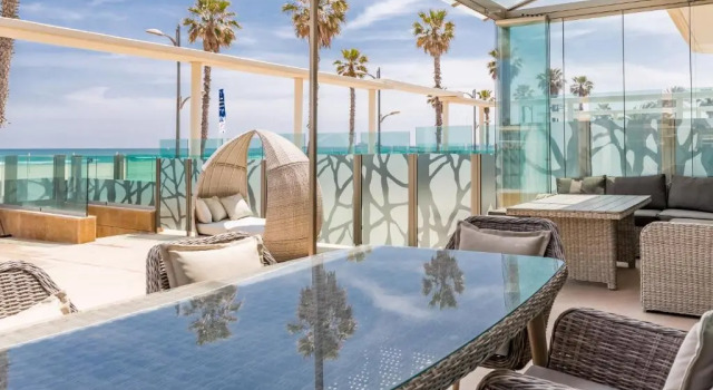 Апартаменты Luxury Beach Apartment with Pool