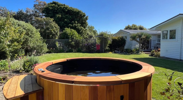 Tranquility Base - Waikanae Beach Holiday Home, Забронировать Отель Отели Уэйкана с парковкой, Парковка
