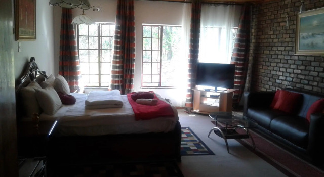 Полулюкс Royal Olympia Lodges & Safaris RSA