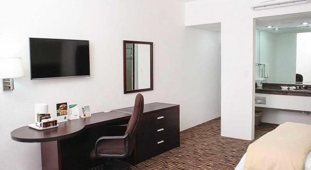 Четырёхместный номер Standard Quality Inn Nuevo Laredo