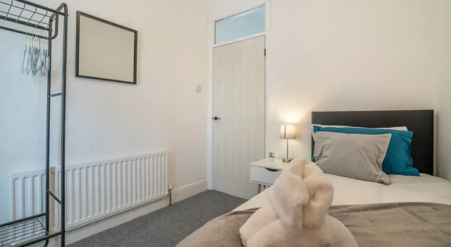 Cozy 3 Bed Apartment - Parking, Varaa Huoneisto Asunnot kohteessa Merseyside, Huoneisto