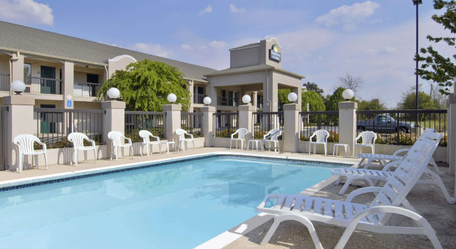 Days Inn & Suites by Wyndham Fort Valley, Boek Hotel Hotels in Georgia met parkeren, Parkeren