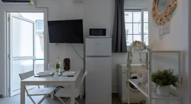 Студия Orchid Cozy Studio & Balcony in Larnaca