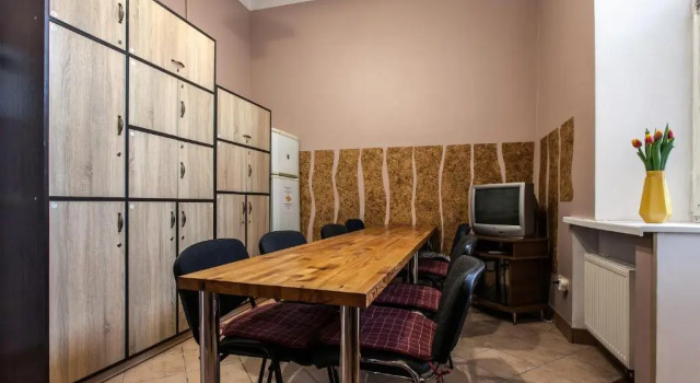 Centrum Hostel, Забронировать Хостел Хостелы Львова, рядом с Музей древней украинской книги, Хостел