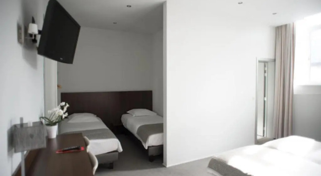 Четырёхместный номер Hotel Du Congres