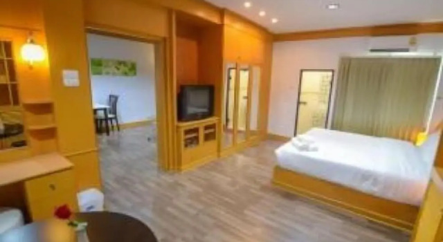 Люкс с балконом Lalita Boutique Hotel Hat Yai
