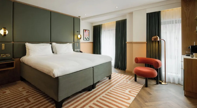Двухместный номер Standard с балконом Carlton George Hotel