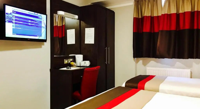Трёхместный номер Standard Royal Cambridge Hotel