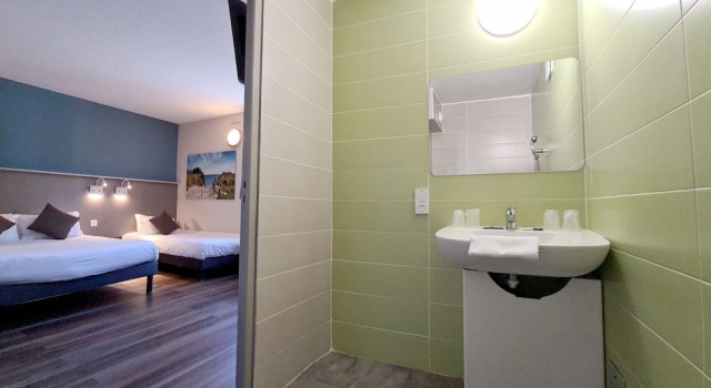 Четырёхместный семейный номер Standard The Originals City Hôtel Marseille Aéroport