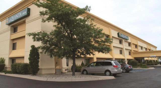Кровать в общем номере La Quinta Inn by Wyndham Detroit Southgate