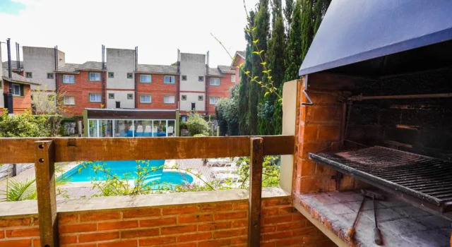 Апартаменты с видом на бассейн Valeria House Rental Suites