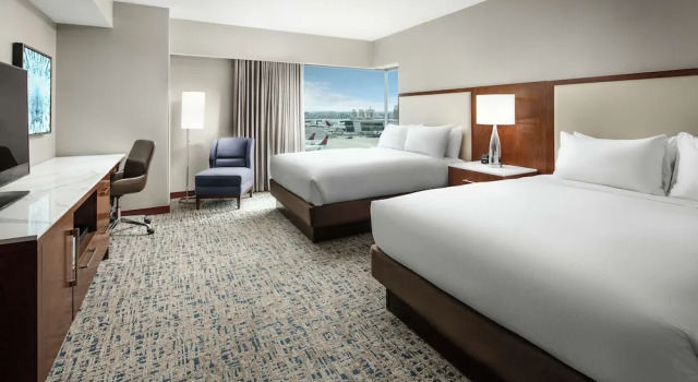 Четырёхместный номер Угловой Hilton Boston Logan Airport