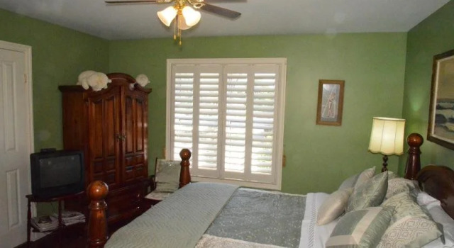 Eagle's Wing Bed and Breakfast, Varaa Hotelli Niagara Wine Region Ontario
