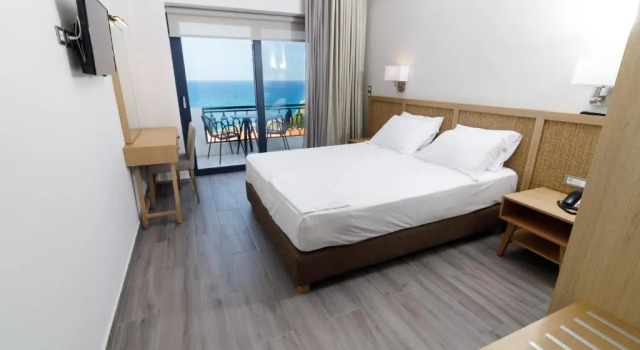 Семейный номер Standard с видом на море Elegant Beach Hotel