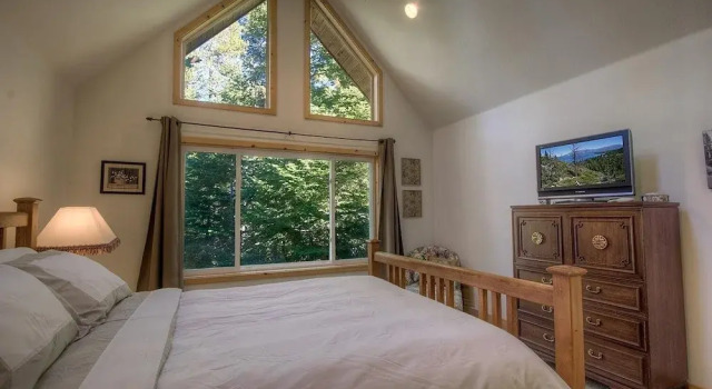 Knotty Pine Retreat 3 Bedroom Home