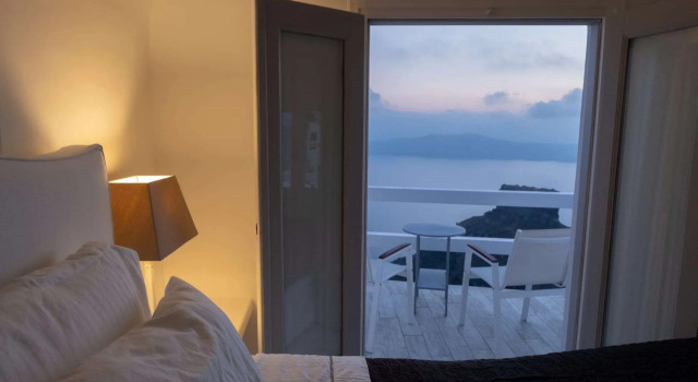 Anemos Cave Suites