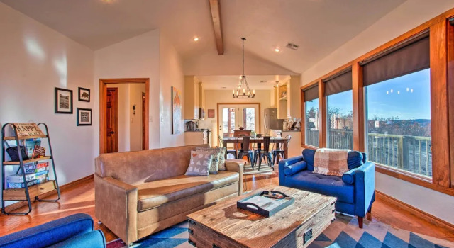Updated Cabin w/ 360-degree Mtn View: 1 Mi to Lake, Prenota Casa vacanze Medicine Park 