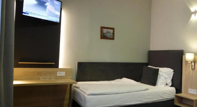 Standard quarto Pension Falconi