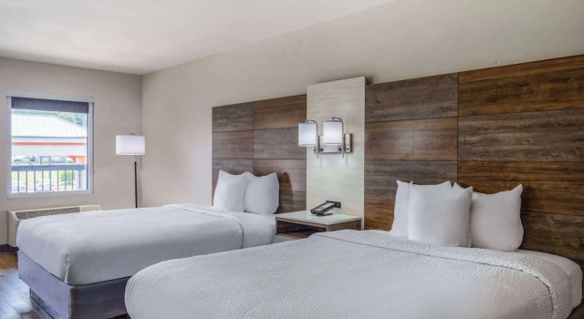 Четырёхместный номер Standard Days Inn by Wyndham Clemson